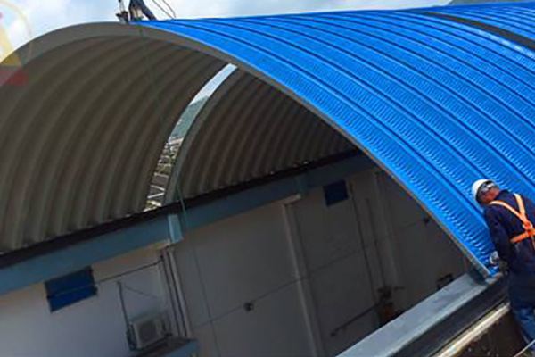 滦县坚固耐用彩板拱形屋顶设计