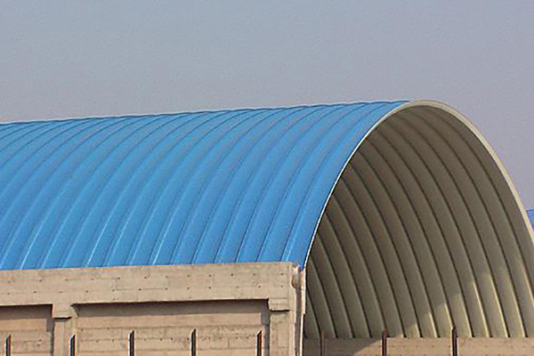 赤峰坚固耐用拱形钢结构屋顶设计